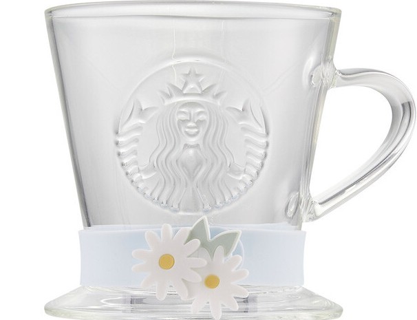 透明的茶杯外也加上春日感滿滿的小雛菊!