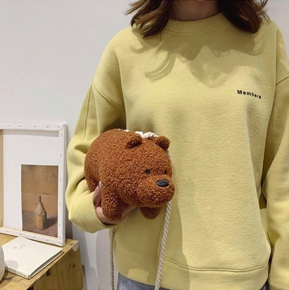 韓國購物網站平台「FUNING FACTORY」就推出棕熊Grizzly和北極熊 Ice Bear的超萌斜揹袋,