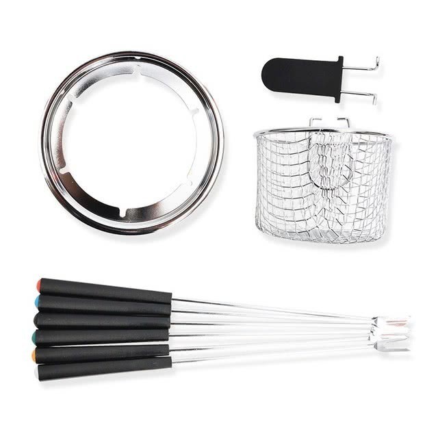 就算你是煮食新手也不要緊，因為「一人炸物機」還超貼心的附送6根金串叉子和炸物濾網等器具