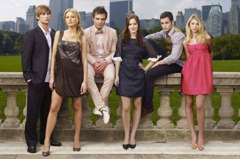 2007年開播的的美國青春戀愛劇《花邊教主》(Gossip Girl)是很多女生在學生時代的共同回憶