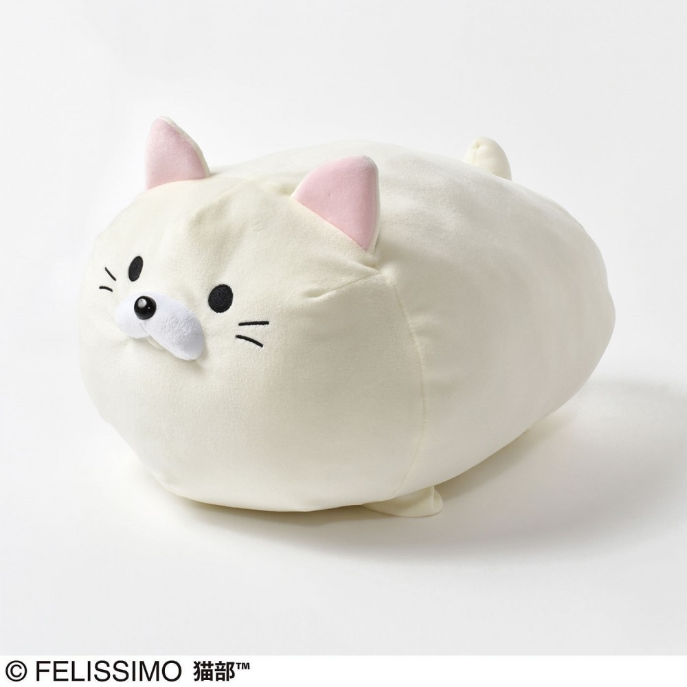 貓咪抱枕的表面質感也非常軟滑,皮膚較敏感的女生也可以放心抱