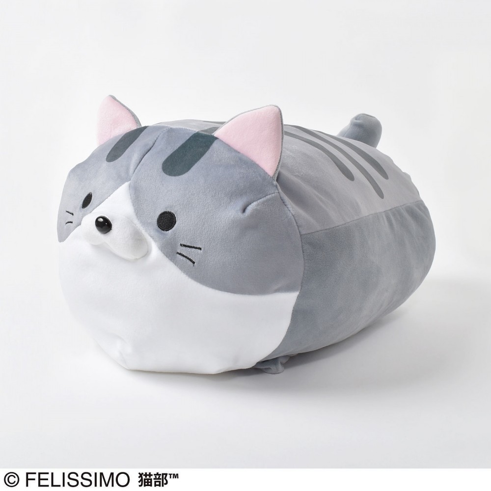 日本貓部和貓咪高峰會合作新推出的貓咪抱枕,令人一抱就不想再放下來。
