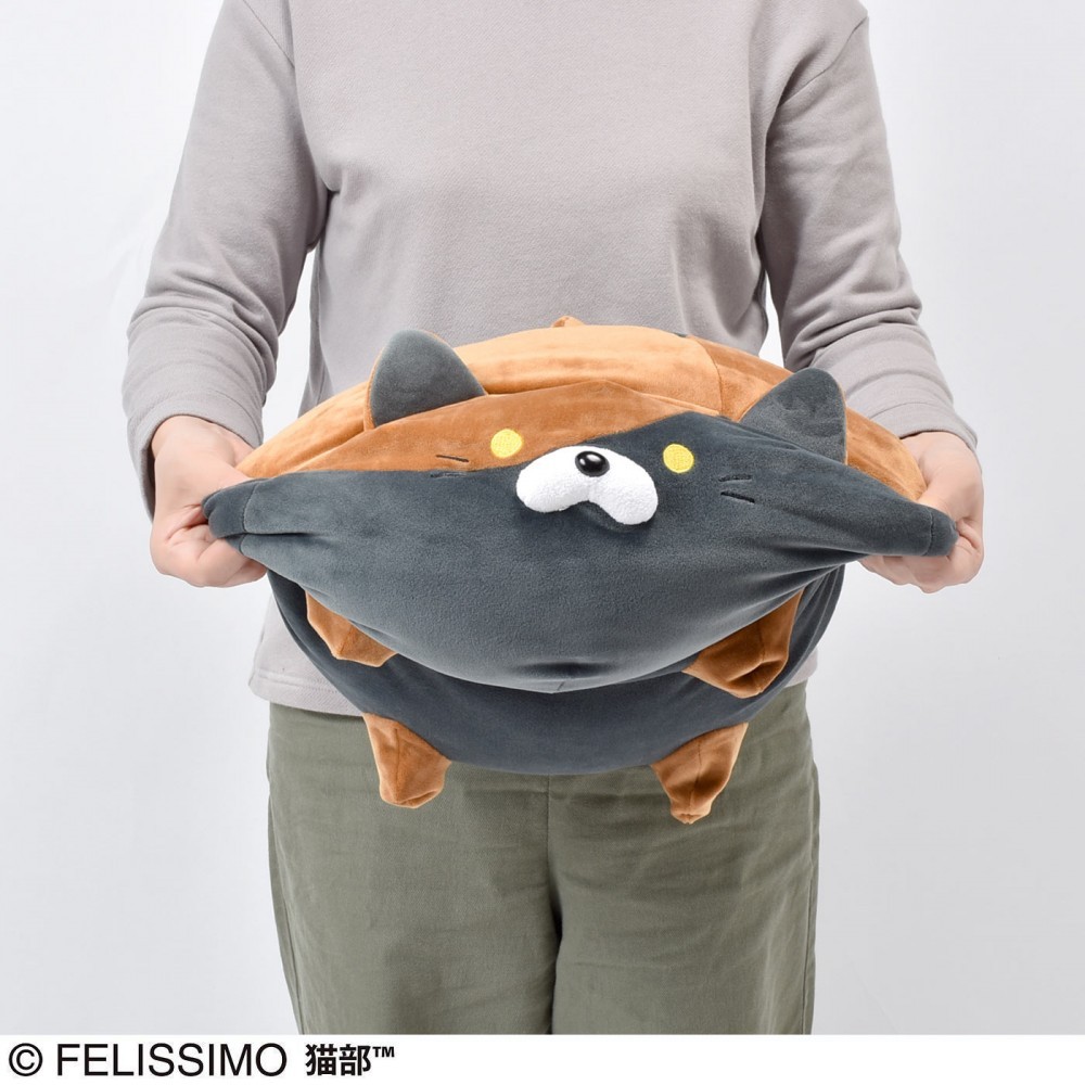 牠的臉就像個蓬鬆的麵包一樣,而且會回彈成原樣,隨意把它拉扯後都不會變形