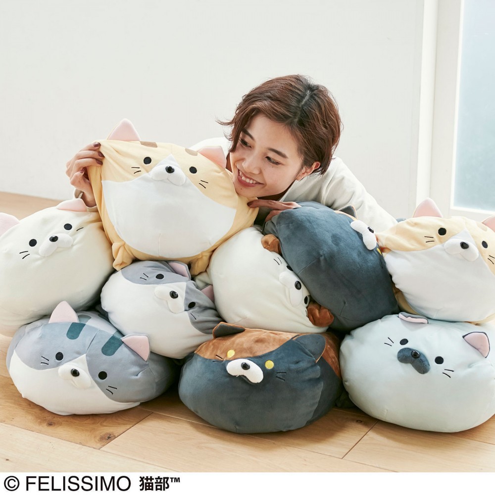 推出了一款軟綿綿「抱枕貓咪」,手感超舒服,抱著時絕對會讓你有滿滿的幸福感啊~