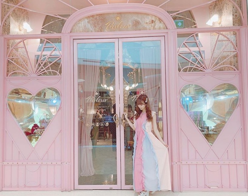 曼谷、最近在 instagram 掀起一陣熱話的宮廷風 Cafe— Sretsis Parlour 放到 bucket list