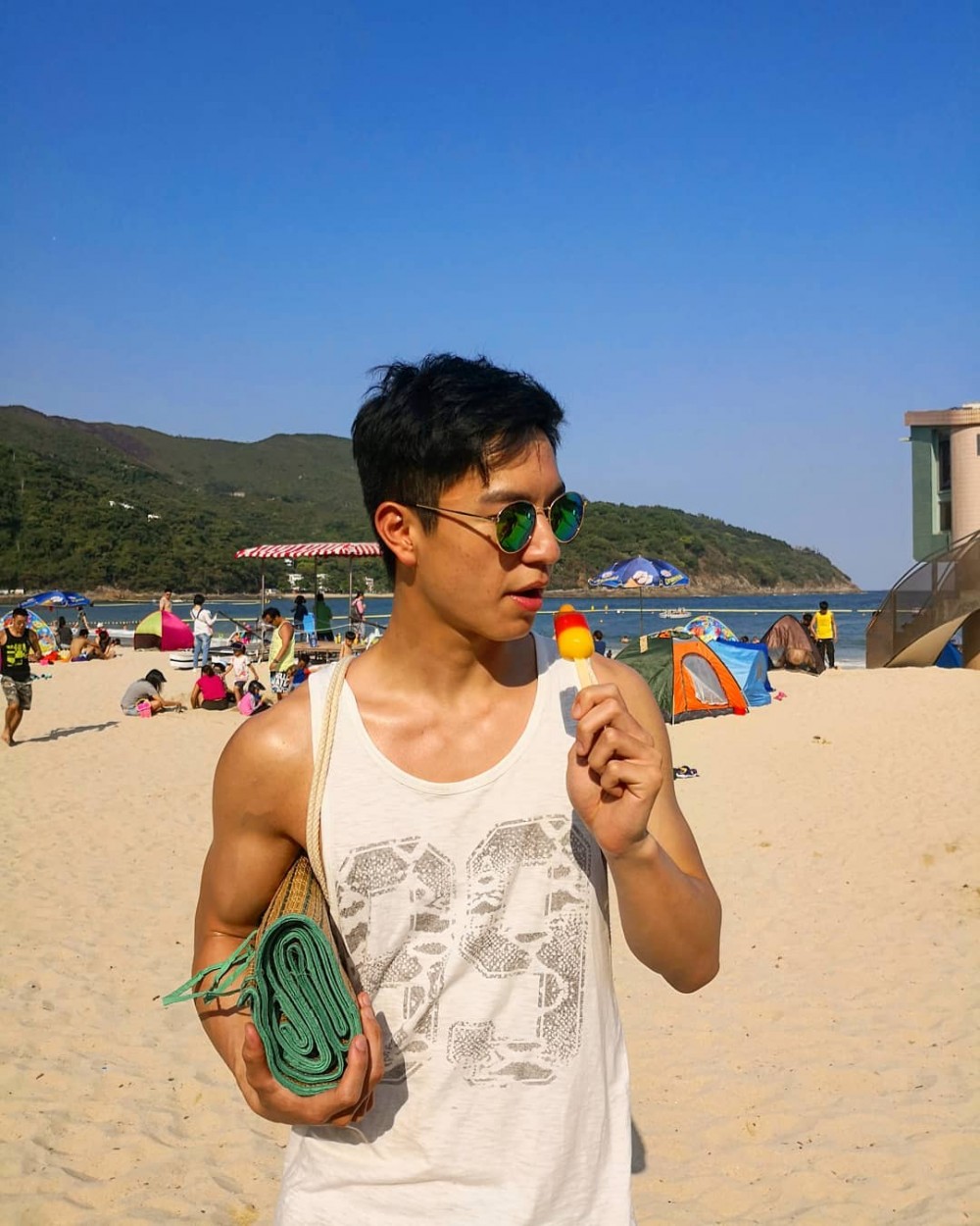 能夠勇於放棄現狀,追求未知夢想的人,也是值得欣賞的!希望吳偉豪未來會為我們帶來更多新作品吧!