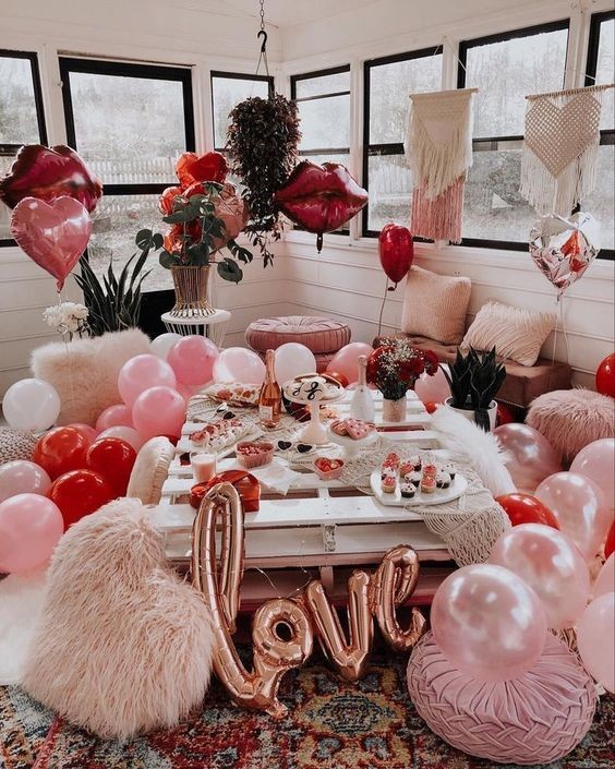 每年的2月13日定為Galentine's day ,和一班閨蜜相聚開派對