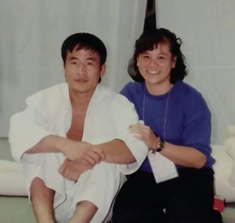 他在1989年代表國家參加世界柔道比賽時,認識了台灣柔道代表陳領真,二人更是一見鍾情,即便語言不通,兩人在比賽後約會了5天