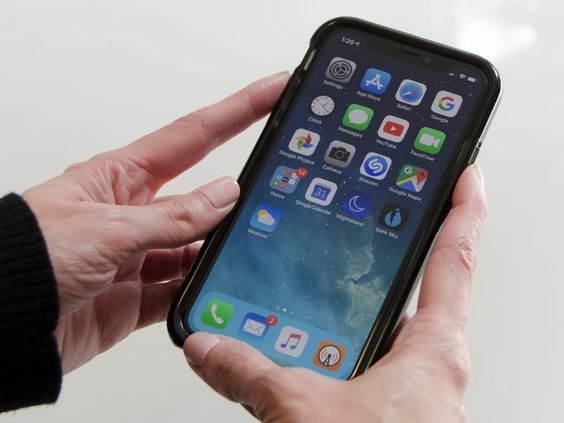 Face ID 會自動適應和學習使用者的外貌變化