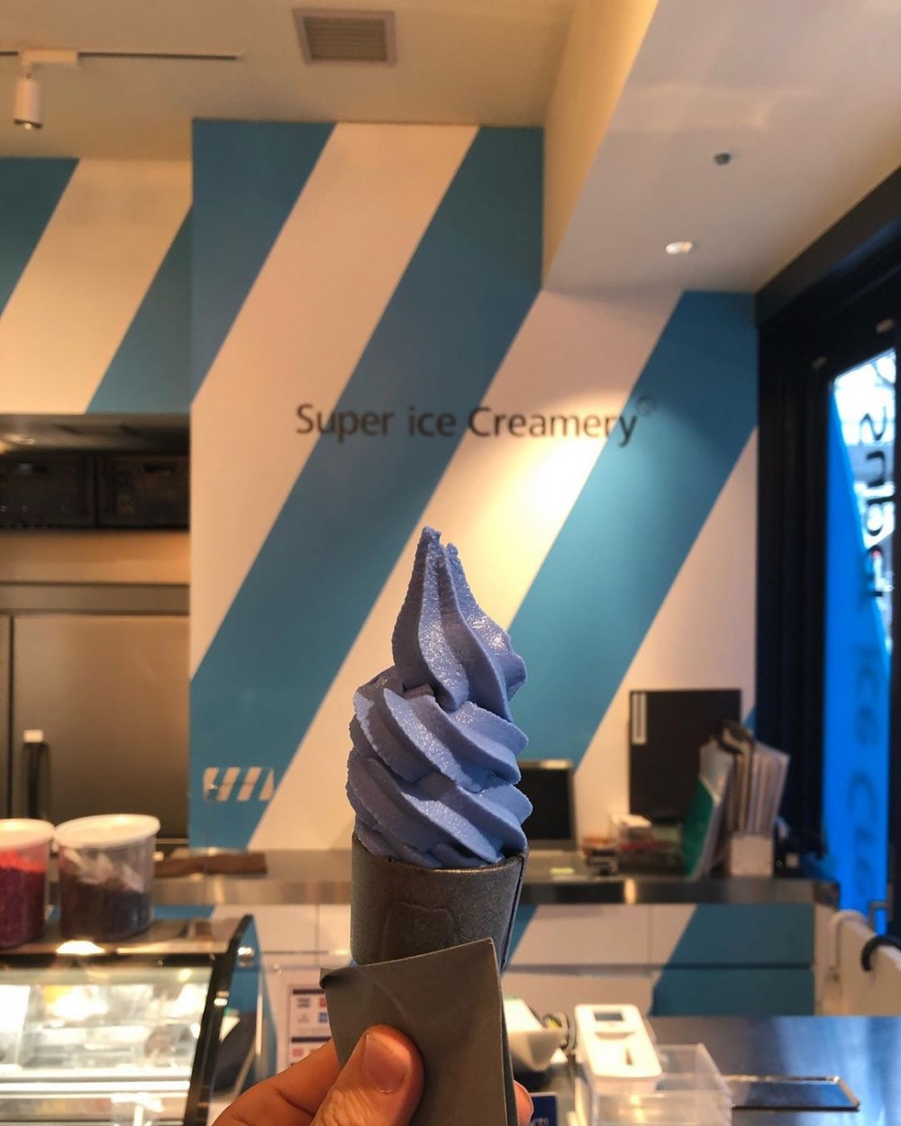 當你走進1樓後,左側是Loft的首間販售熟食和飲品的「LOFT FOODLAB」,有結合新鮮水果雪糕與奶昔的「Super ice Creamery」