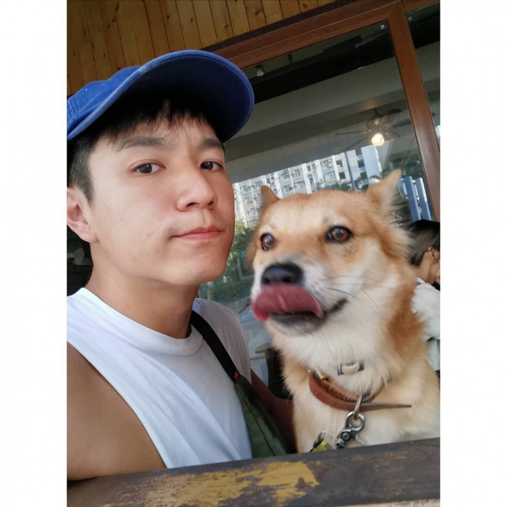 作為新人的他竟主動敲監製房門,並且向監製遞上CV作自我介紹,希望能讓監製對他認識,給予演出機會。