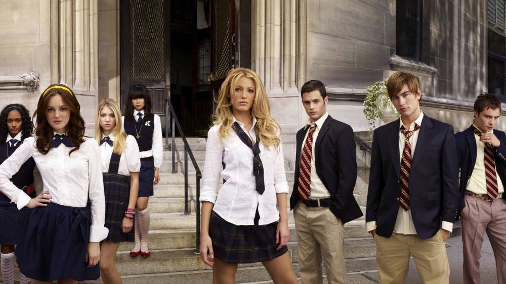 新版的《Gossip Girl》繼續由原本的團隊操刀,包括製作人兼編劇Joshua Safran、兩位導演Josh Schwartz和Stephanie Savage