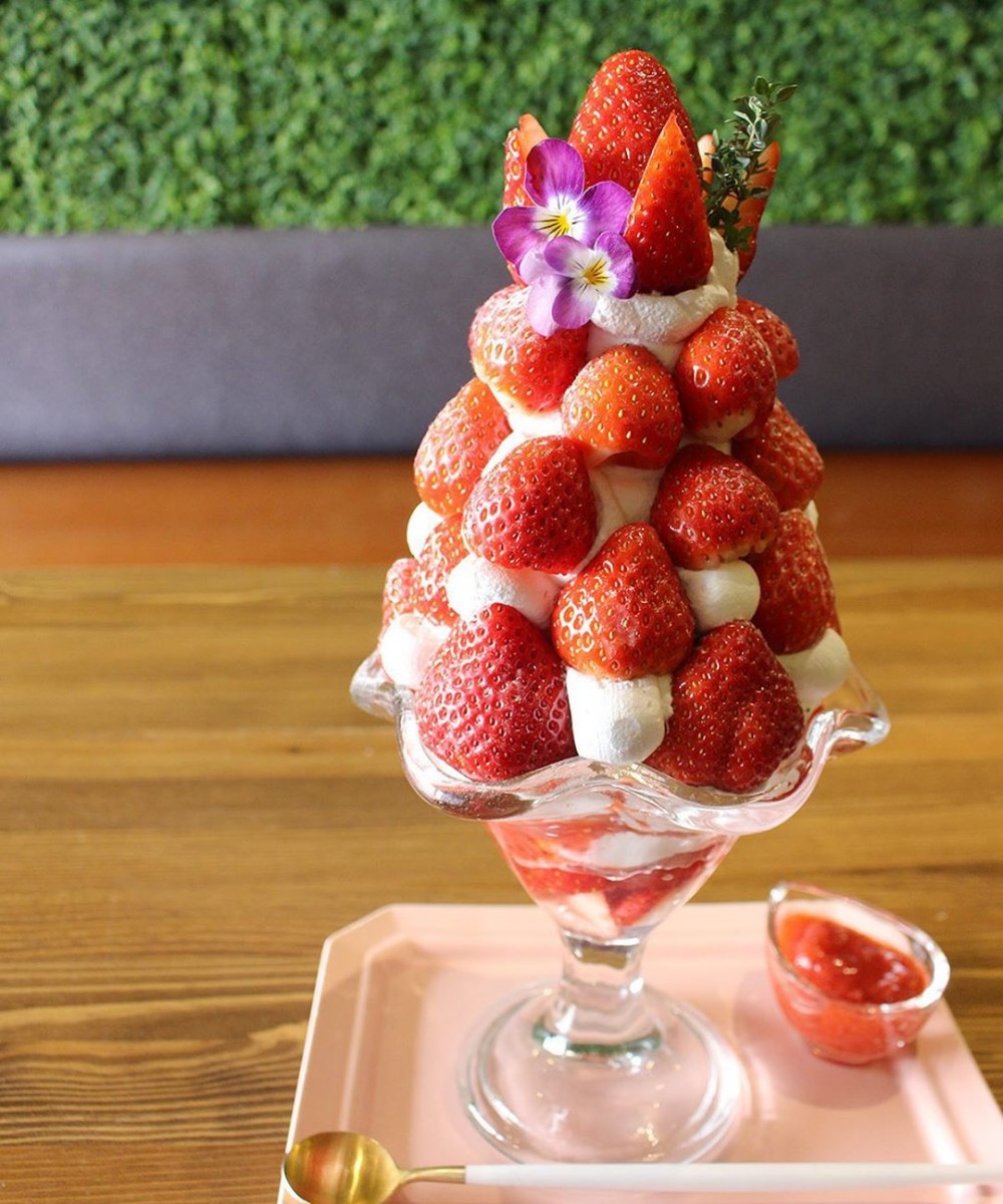 草莓芭菲 日本甜品店八百屋の嫁