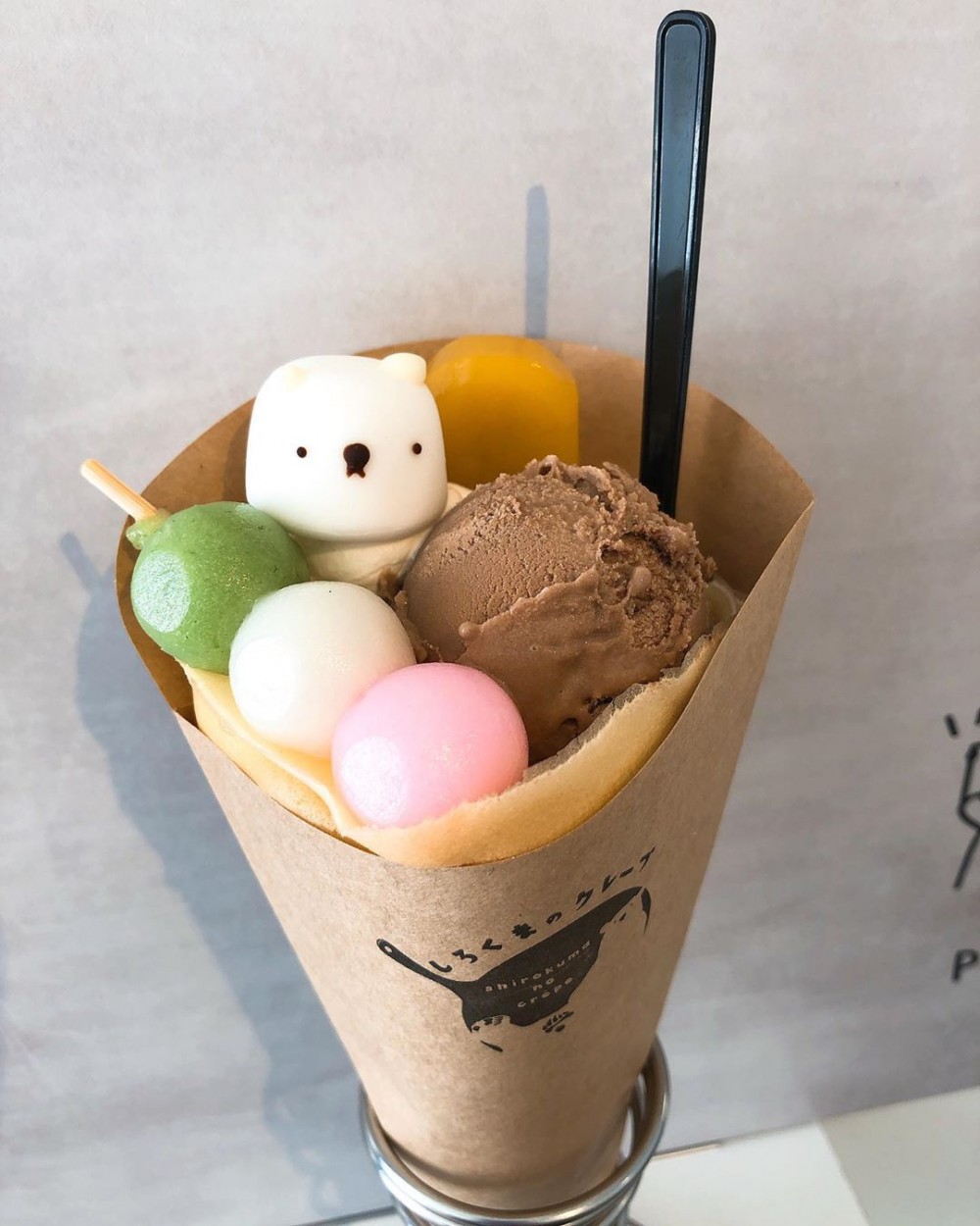 老闆堅持使用100%北海道產的食材來製作可麗餅餅皮,可麗餅外表酥脆,裏面卻很柔軟。