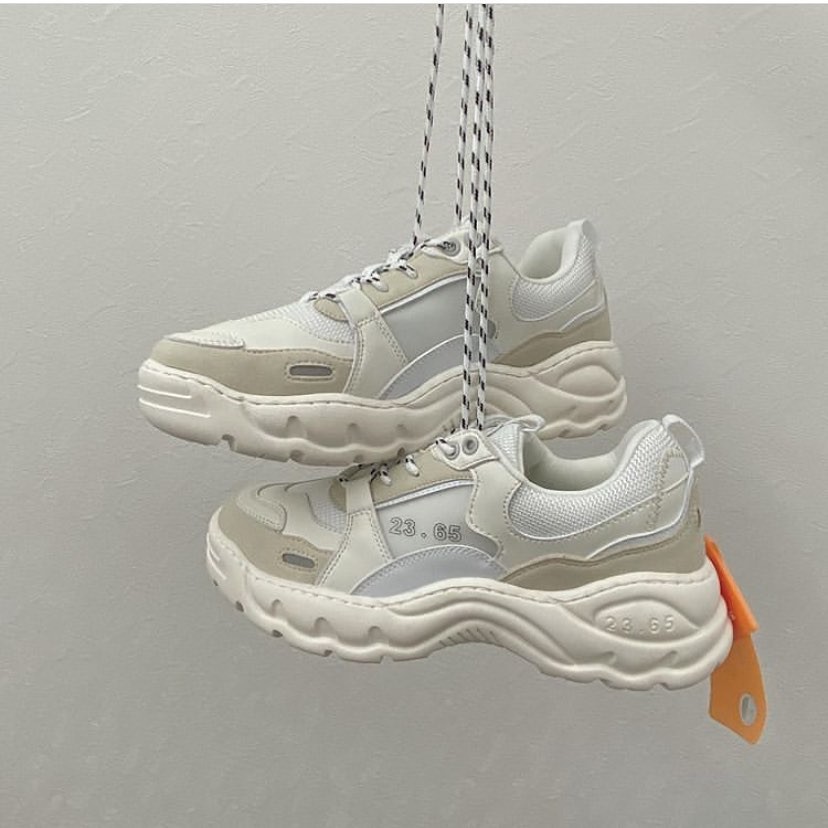 整個設計絕不會輸時下的大品牌老爹鞋,而且百搭易襯,就算一年四季都穿上它都不會過時!