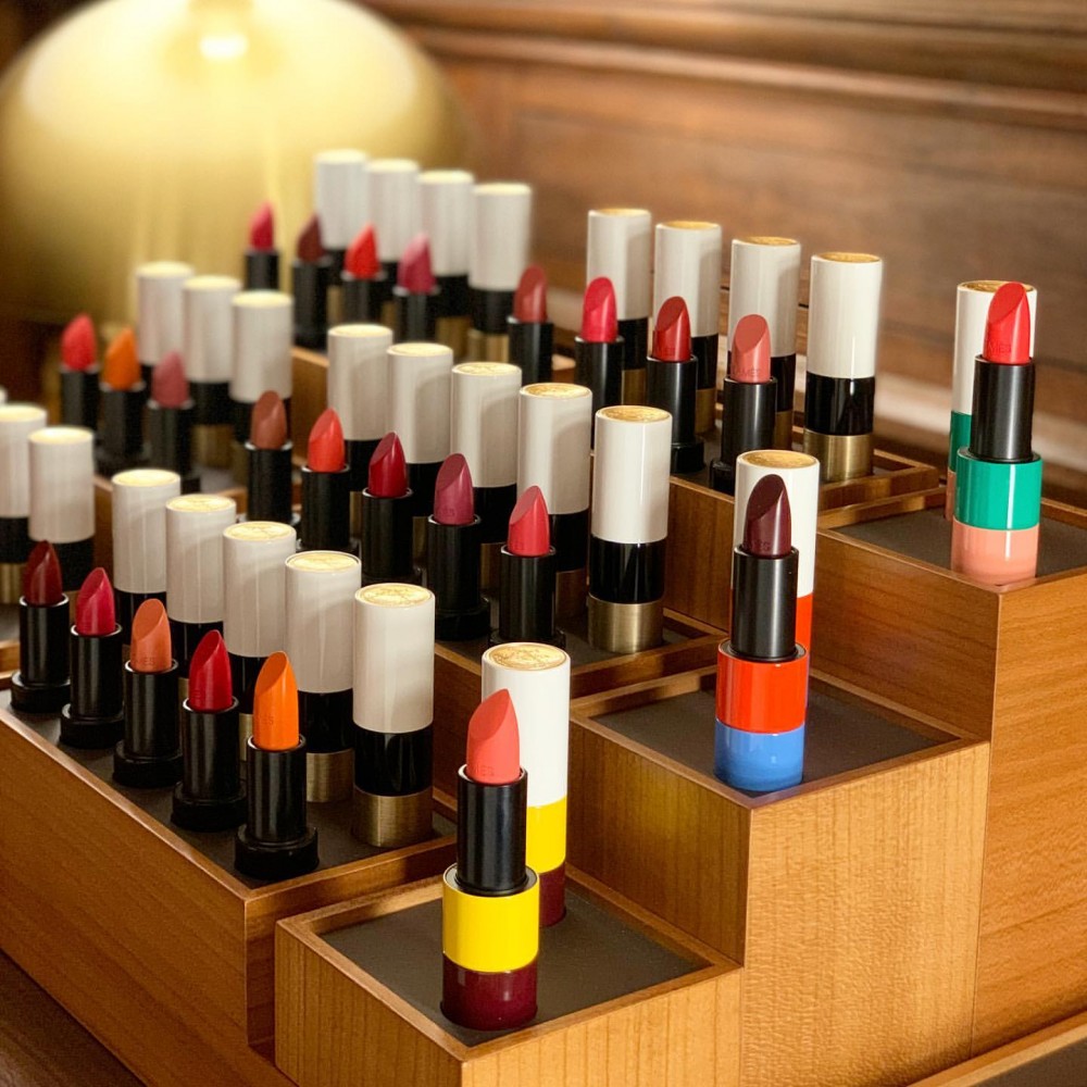 Hermès唇膏以品牌900種皮革及75,000種絲綢色彩為設計的靈感