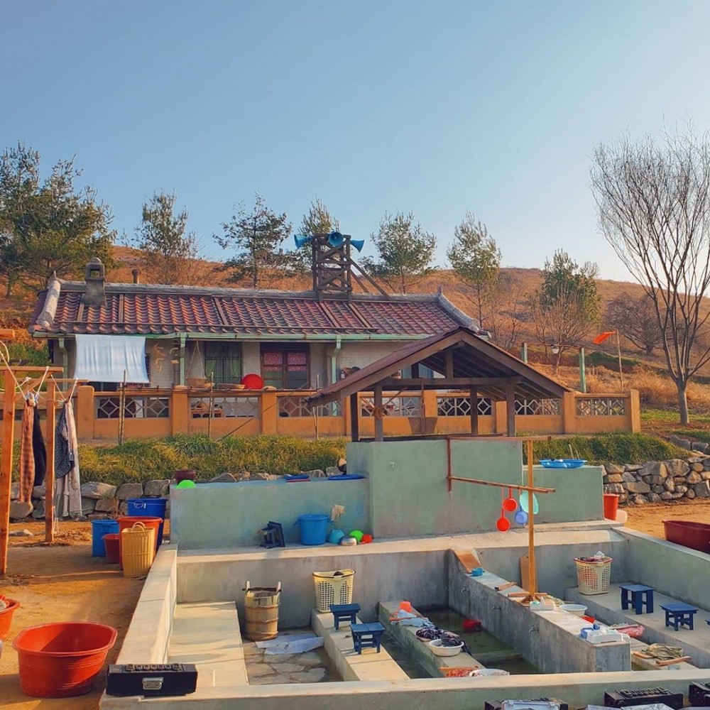 這個舊式的村莊一下子吸引了不少韓國人紛紛前往打卡,聽說在《愛的迫降》拍完就會拆掉,所以一定要趁早去!