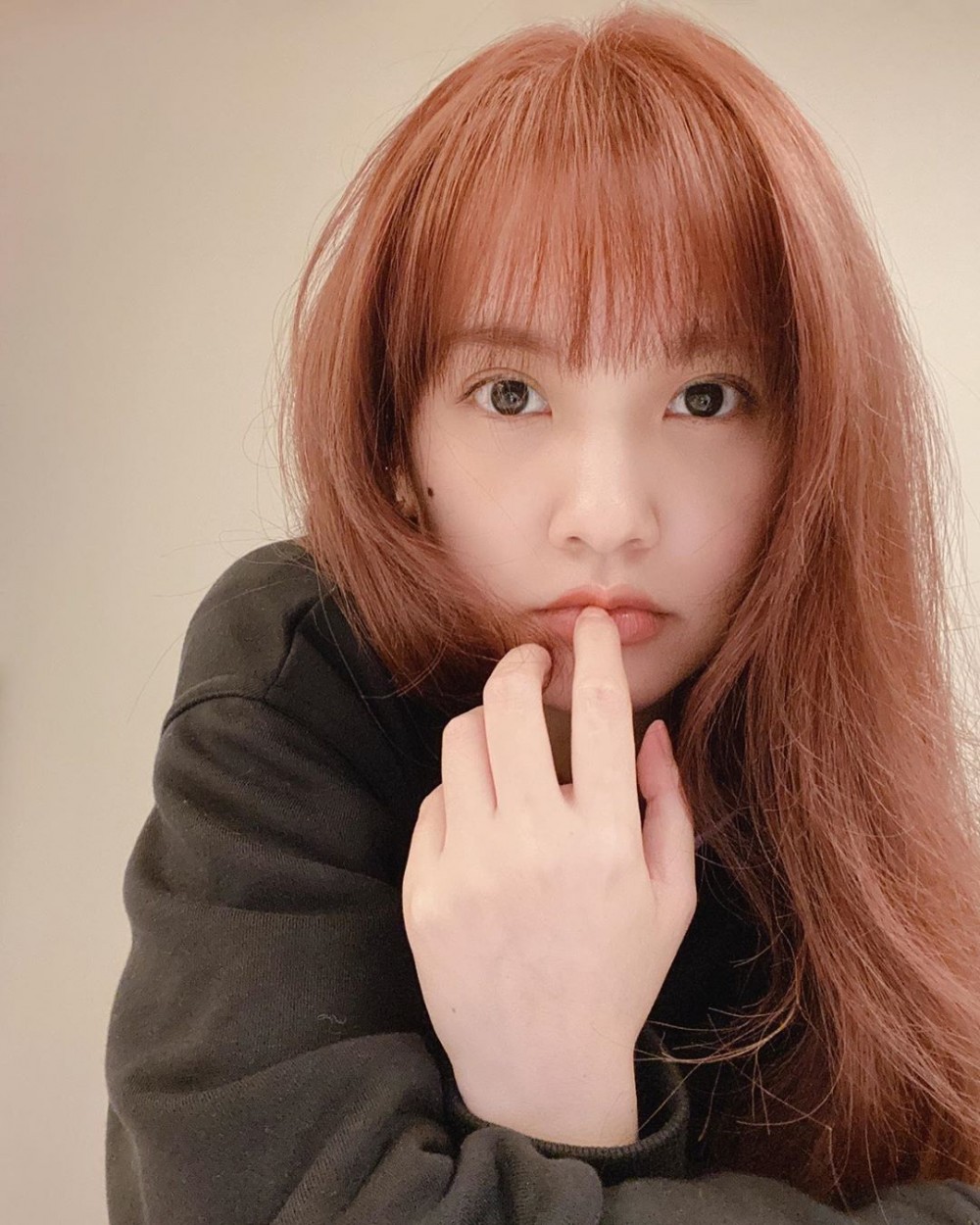 雙子座的女生在愛情世界是極度專一的星座,一旦愛上了,就會完全的投入在這感情中,即使外面有多少花花世界