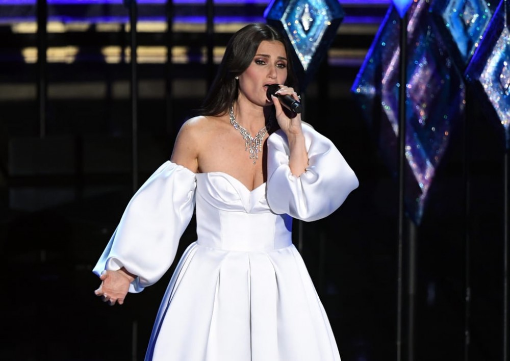 Photos-Idina-Menzel-Performing-Into-Unknown-at-2020-Oscars