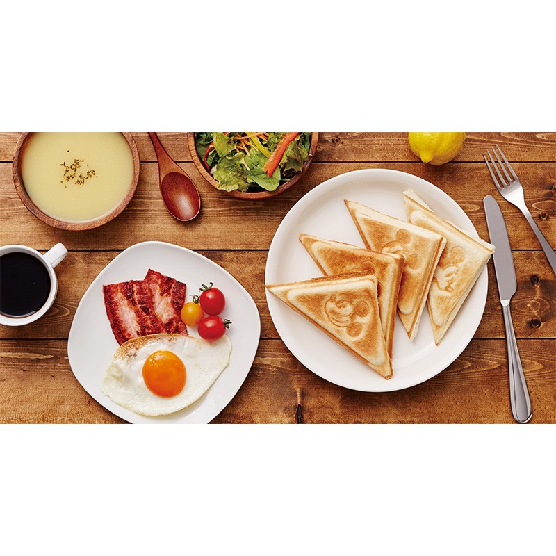 除了鬆餅機之外,還有「飛碟機」,款式就有米奇與小熊維尼兩款