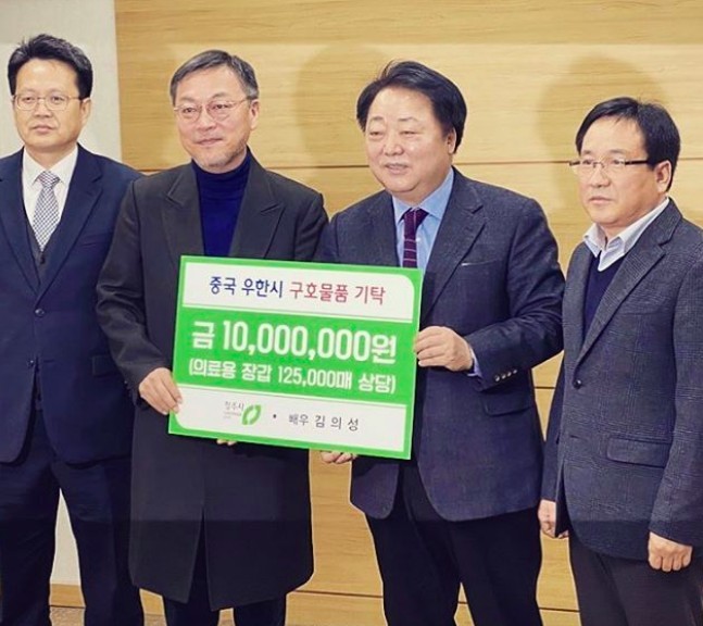 金義聖損贈逾10萬對醫療用手套到武漢