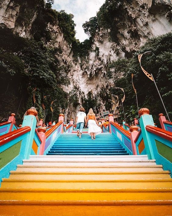 不過在彩色階梯拍照時要小心,因為會有好多獼猴望著你