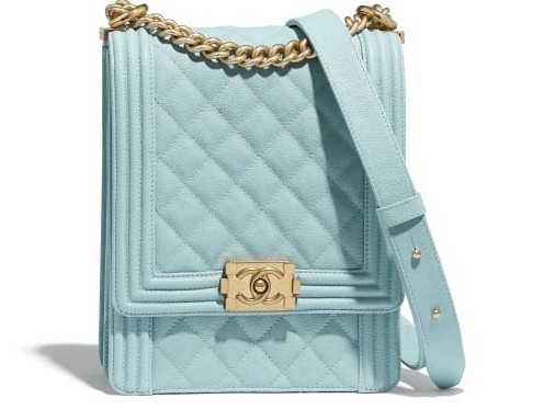 手袋的金屬扣環顯得落落大方,不用過多的裝飾,只要配上Chanel經典菱格紋的設計,就能展現出Chanel的時尚魅力!