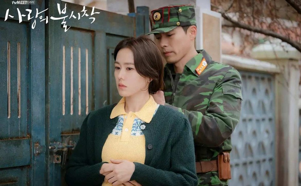 有看《愛的迫降》都一定知道,利正赫在劇中的人設是超會彈鋼琴,不過可能少數人知道,原來金正恩同樣都是會彈鋼琴