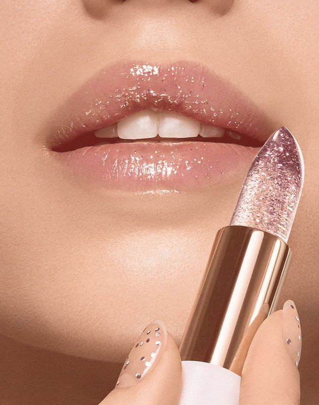 Lancôme今個春季就於歐美地區推出「櫻粉閃爍透明唇膏」Cafe Bonheur Top Coat 140