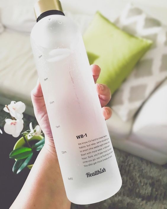 她每天會用著500cc的水壺喝掉至少六杯或以上的水
