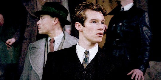 大家還記得於第二集首次登場的帥哥哥 Theseus Scamander 嗎?
