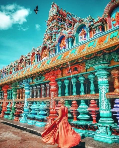 這裡除了彩色階梯外,還有另外兩個洞穴寺廟位於山腳,分別是洞窟藝術博物館和藝術畫廊洞穴