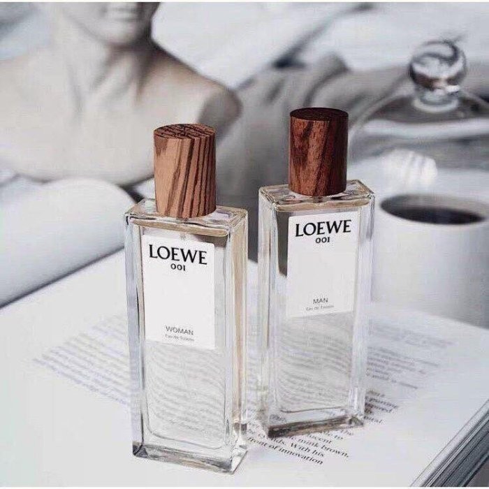 Loewe推出的001系列香水也是超經典的,當中的設計走簡約無印風格,深得不是年輕女生大愛