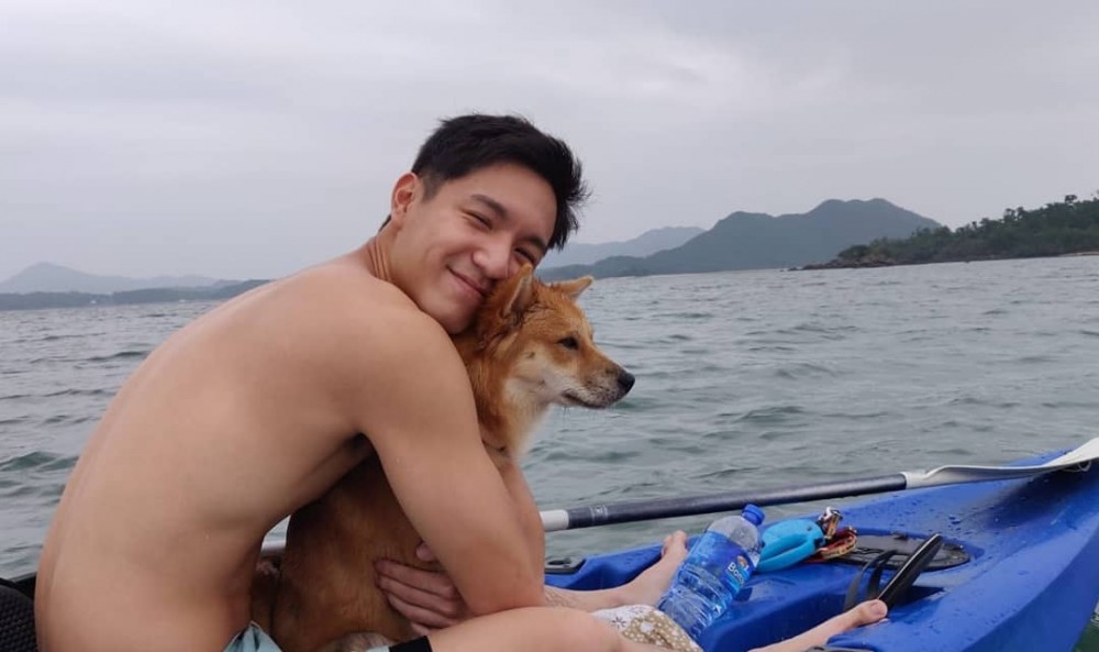 本身有養狗的他,在IG也發放了不少與狗狗的相片,完美的形象難怪如此圈粉!