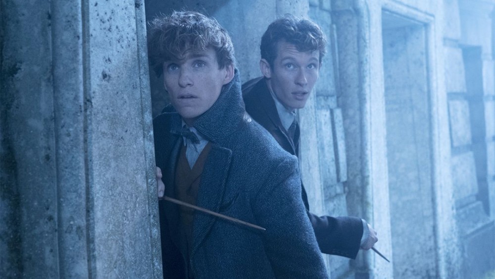 大家還記得於第二集首次登場的帥哥哥 Theseus Scamander 嗎?