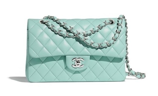 數到經典設計,當然也少不了Classic Clutch With Chain的系列,喜歡經典款的你,不如嘗試挑戰青瓷綠