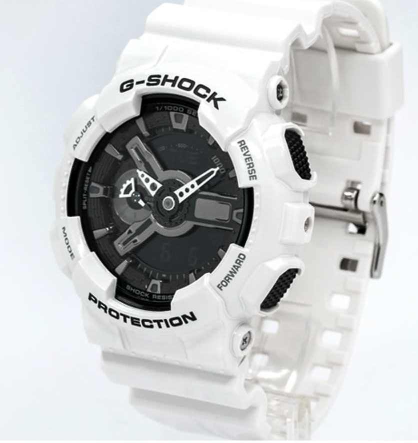 G-SHOCK幾年前推出的簡約白錶殼x金屬灰鏡面的配色相當受歡迎,打造冷冽感十足的時尚氣息!