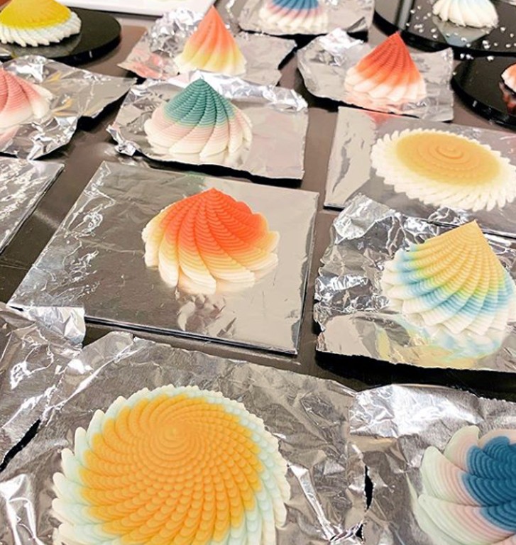 現在 CYBER WAGASHI 將會於六本木 Hills 餐廳「THE MOON(ザ ムーン)」