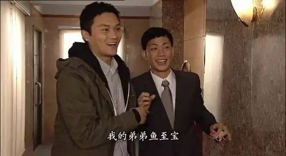 但是其實在2011年於《魚躍在花見》劇中飾演輕度弱智的魚至寶(魚仔)也引來極高討論度