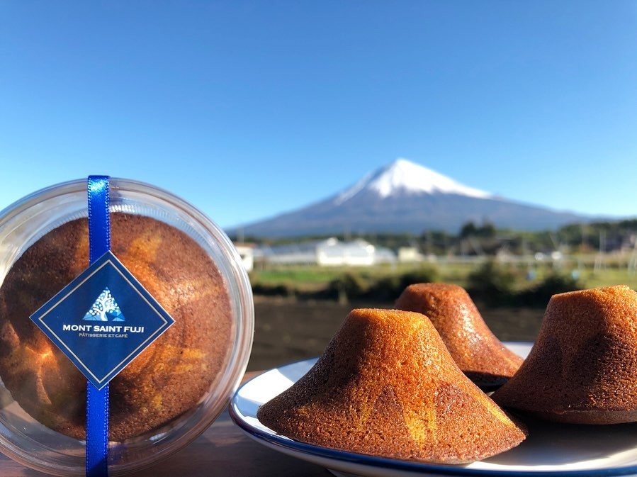 可以一邊歎著咖啡、吃著蛋糕,一邊望著富士山,想想也覺得好chill呢!