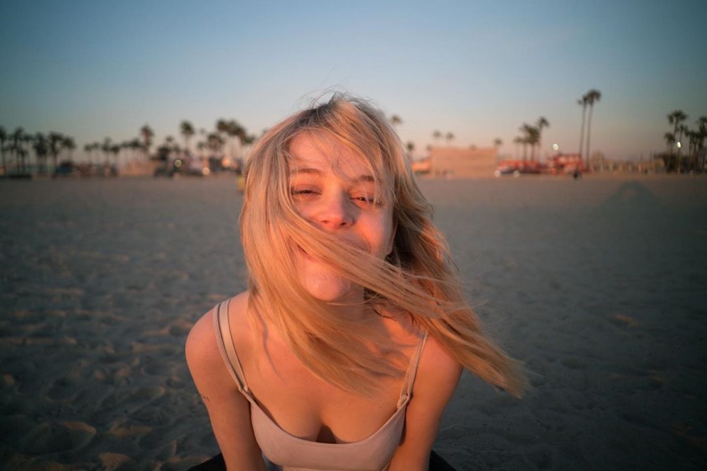 相信大家對這位新生代女星Emily Alyn Lind比較陌生,原來2008 年時,Emily Alyn Lind就曾登上大螢幕