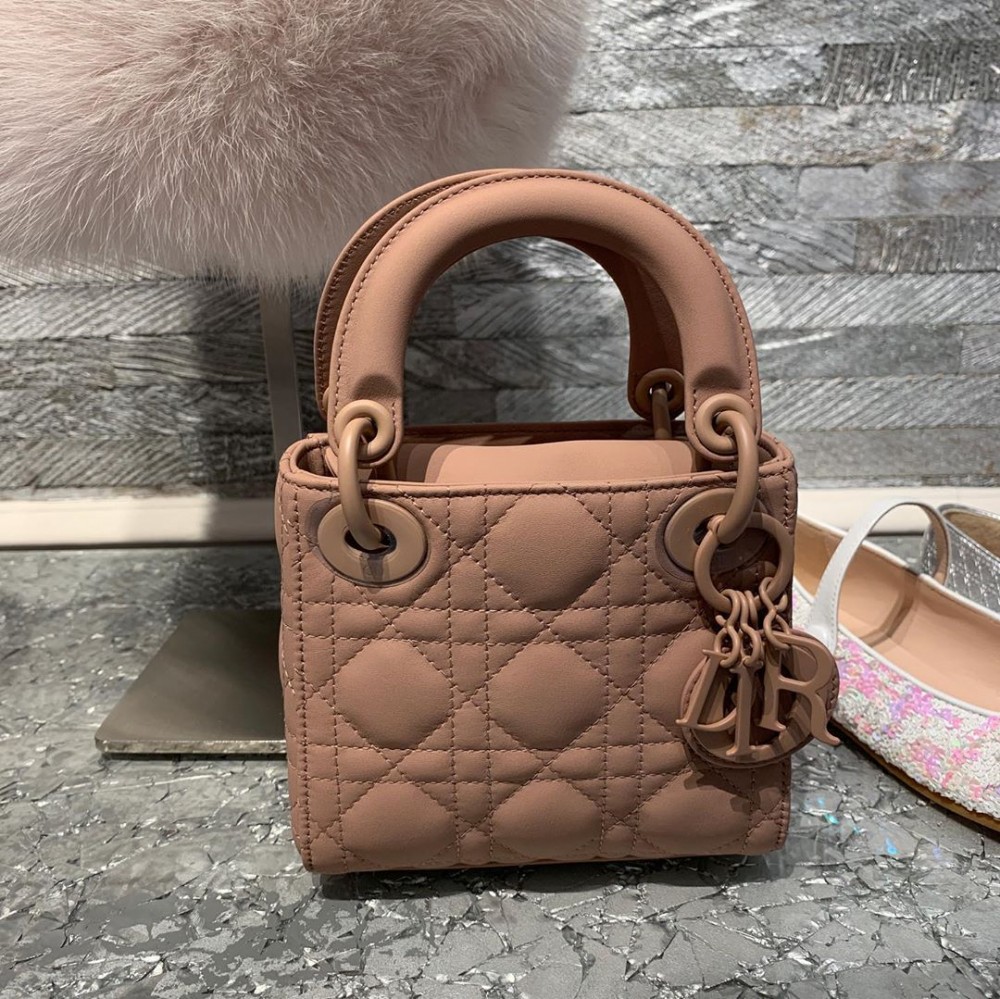 迷你版Lady Dior「柔霧啞光」新色 LADY DIOR MINI MATTE