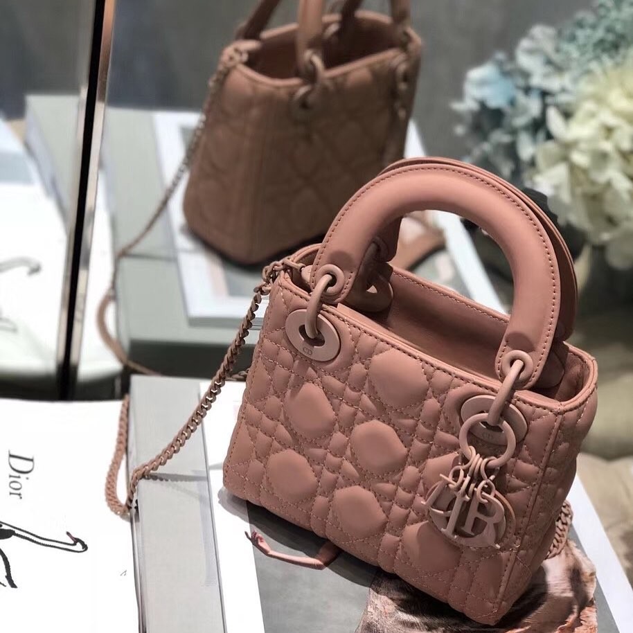迷你版Lady Dior「柔霧啞光」新色 LADY DIOR MINI MATTE