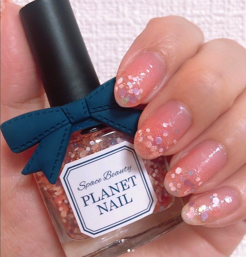 粉色指甲油 PLANET NAIL