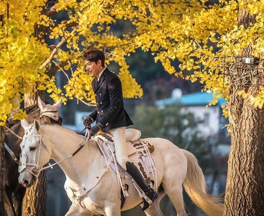李敏鎬的新劇《The King:永遠的君主》白馬王子造型