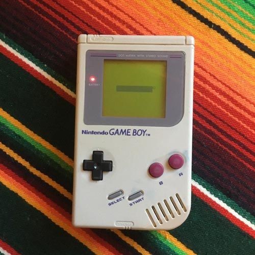 婆婆玩的GameBoy早在2003年時就停產了,不但沒有零件可以維修,連想買一部一模一樣的GameBoy也買不到。