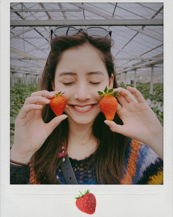 在Twitter上就有一位日本草莓農從女兒分享一個士多啤梨的「神級食法」