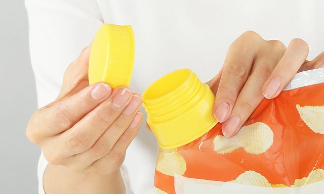 「零食專用瓶蓋」(ポテラッパー)用法簡單