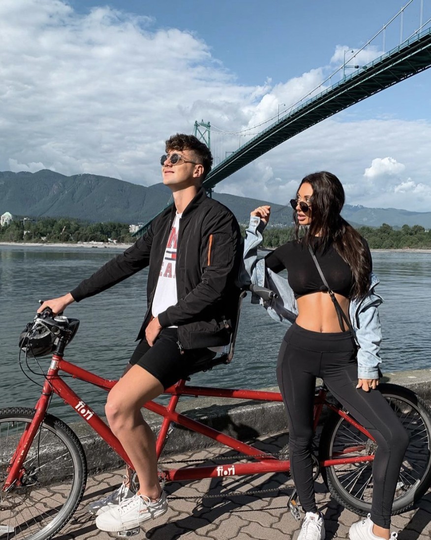 來自澳洲的harry和來自加拿大的Francesca,這對小情侶為了維繫這段異地戀,不惜飛到對方的家鄉,只為見到對方一面