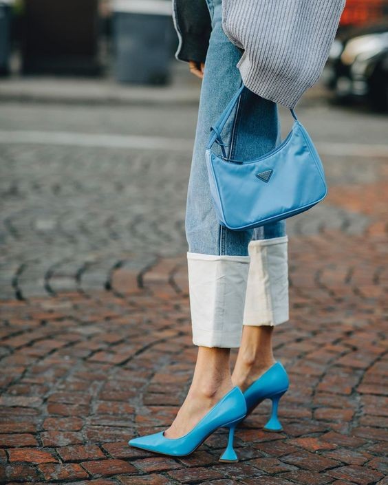 Prada 的「腋下包」